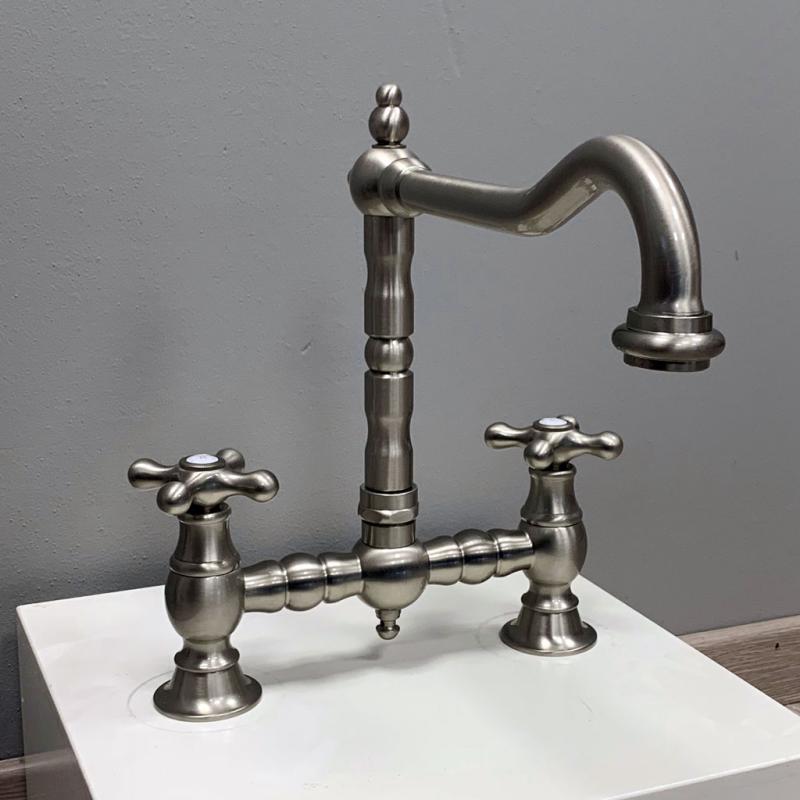 PB Nostalgisk Brokøkkenhane i rustfrit stål med vinkeludløb og stjernehåndtag PBN.RVS.H.ST