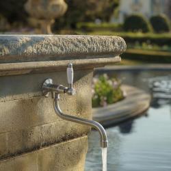 PB klassisk vægmonteret vandhaner med hvidt håndtag til koldt vand og lang tud, rustfrit stål 1208853572