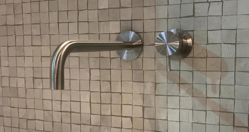 Waterevolution Flow indbygget håndvaskarmatur, helt i rustfrit stål T116BIEV2 med udløb 15 cm