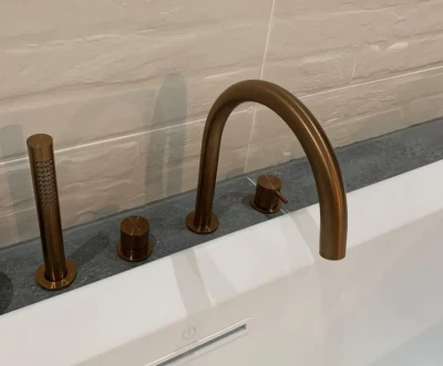 Waterevolution Flow 4-huls Badekran til badekar kantmontering fuldstændig PVD børstet kobber T138CPE