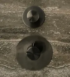 SB 316 ÆSTETIK Runde Indbygnings termostatventil med 1 udgang / stopventil PVD gun metal børstet 1208954896