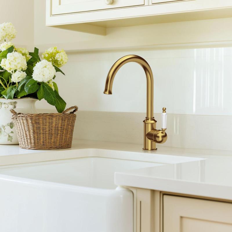 Quadri Worksop Klassisk Nostalgisk Guld PVD Køkkenarmatur med Keramisk Håndtag 1208956102