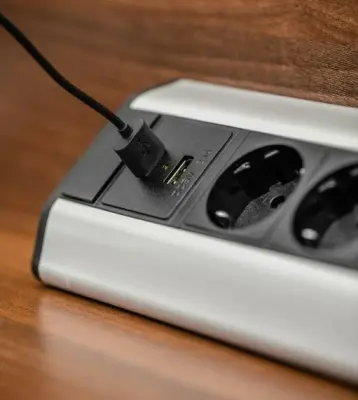 Indux Corner hoekkeuken stopcontact met 3 randaarde stopcontacten en 2 USB-opladers 1208957431