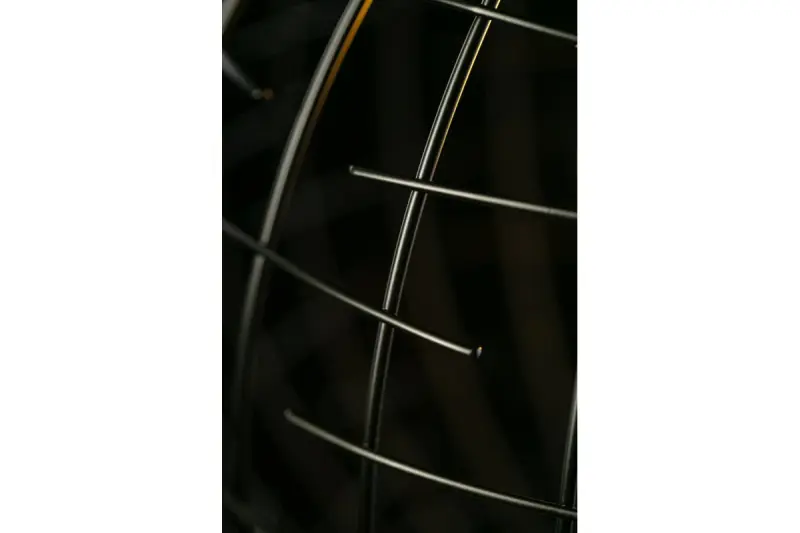 Dekor Viela sort guldtrådsformet metalpendellampe kugleformet diameter 35 cm 6996