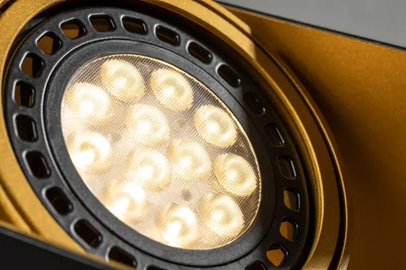 Decor Verso sort-guld loftlampe med bevægeligt hoved to lyskilder 4212