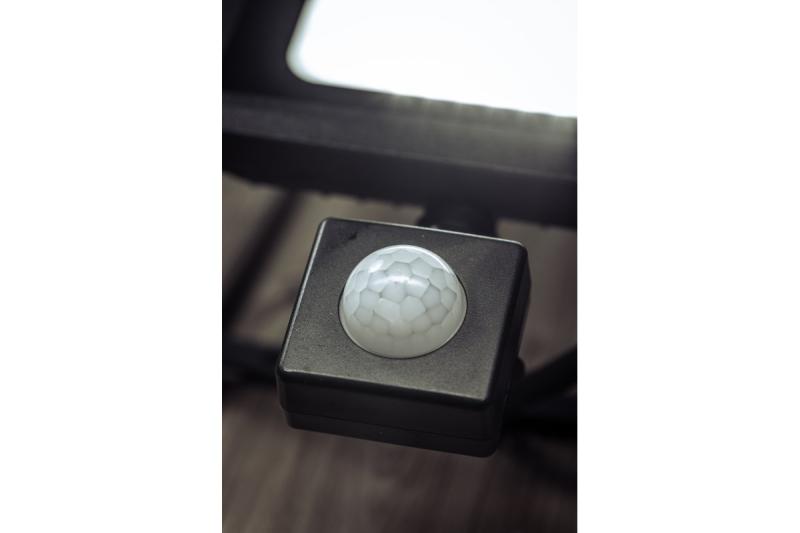 LED-projektør iNEXT med bevægelsessensor 30 W 2400 lm, PF>0,9, RA>80, IP65, 120°, 6400 K, sort krop 1208962860