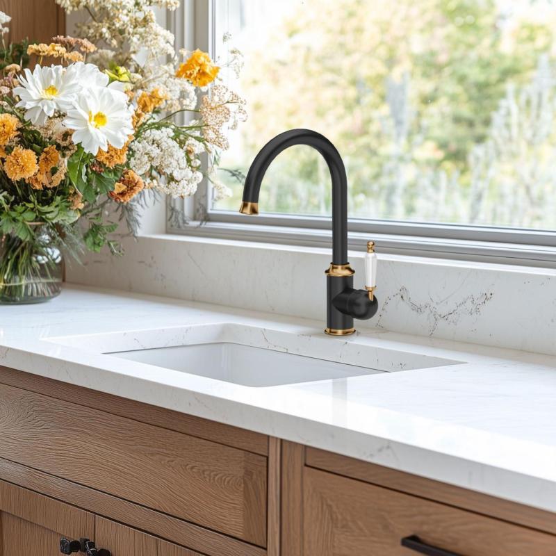 Quadri Workshop Klassisk Nostalgisk Sort med PVD Guld Finish Køkkenarmatur med Keramisk Håndtag 1208967725