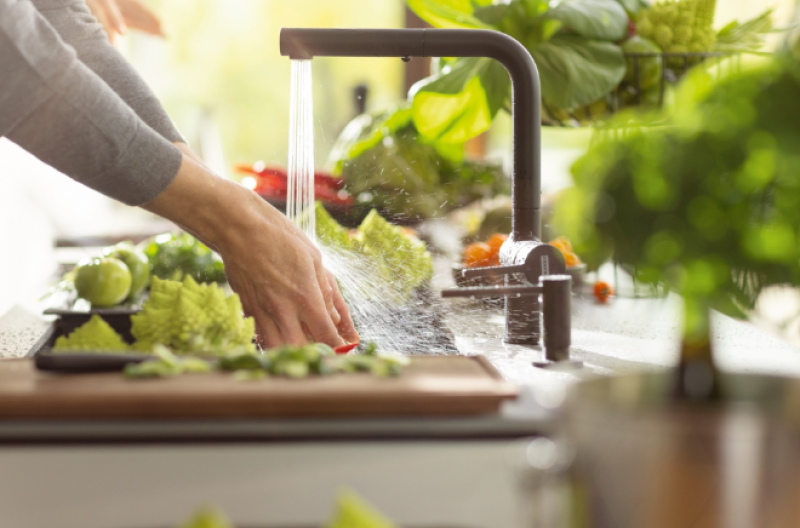 Franke Active Twist Etgrebsblander Sort med Udtrækkelig Tud og Integreret Afløbsbetjening 115.0669.769