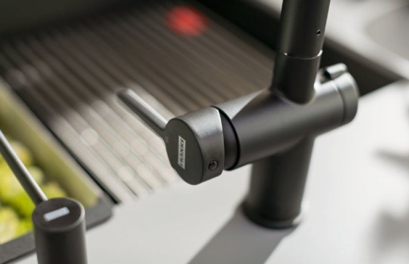 Franke Active Twist Etgrebsblander Sort med Udtrækkelig Tud og Integreret Afløbsbetjening 115.0669.769