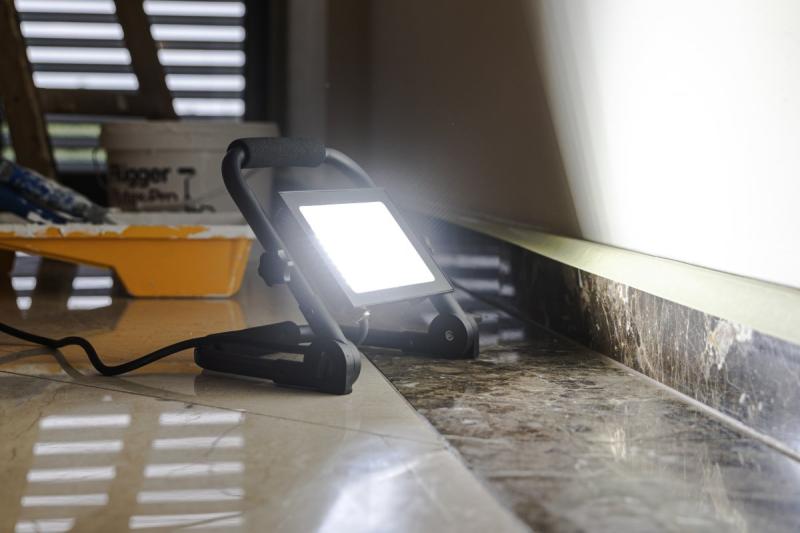 NELI Bærbar Spotlight, LED, 50W, 4500lm, 6400K, AC220-240V, IP65, 1,5m kabel