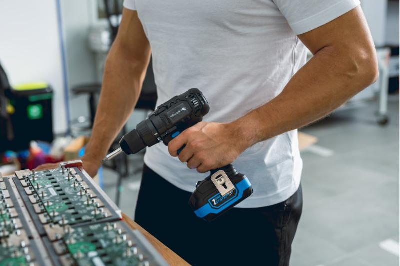 HÖGERT akku boremaskine 18V, sæt med batteri, oplader, bitholder, boremagasin