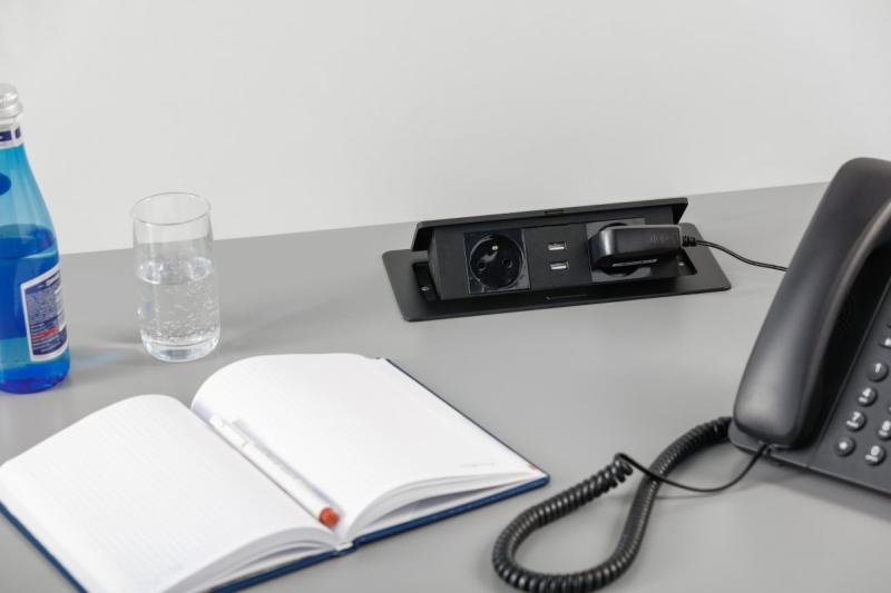 Skrivebordsforlængerkabel SOFT 2x stikkontakt med jordforbindelse, USB 2.1A, strømkabel med stik, sort