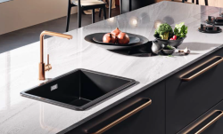 Ausmann Ceramic Ember Keramisk Mat Sort Kvadratisk Opsats og Undersats 40 x 40 cm med Guldprop 1208971486