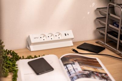 Basco møbelstik, 3 x stik med jordforbindelse, USB A+C, 1,5m kabel, hvid med montering