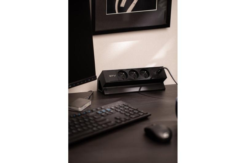 Basco møbelstik, 3 x stik med jordforbindelse, USB A+C, 1,5m kabel, sort med montering