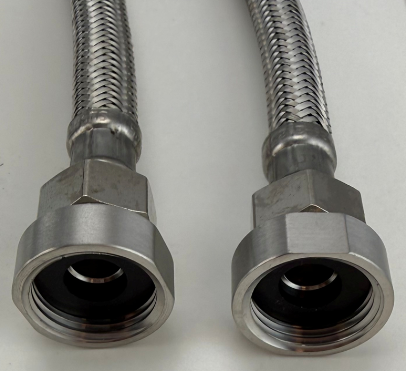 Pure.Sink Overgangsnippel i rustfrit stål fra 3/8 udvendig diameter (han) til 1/2 indvendig diameter (hun) Sæt med 2 stk. PS3812-00