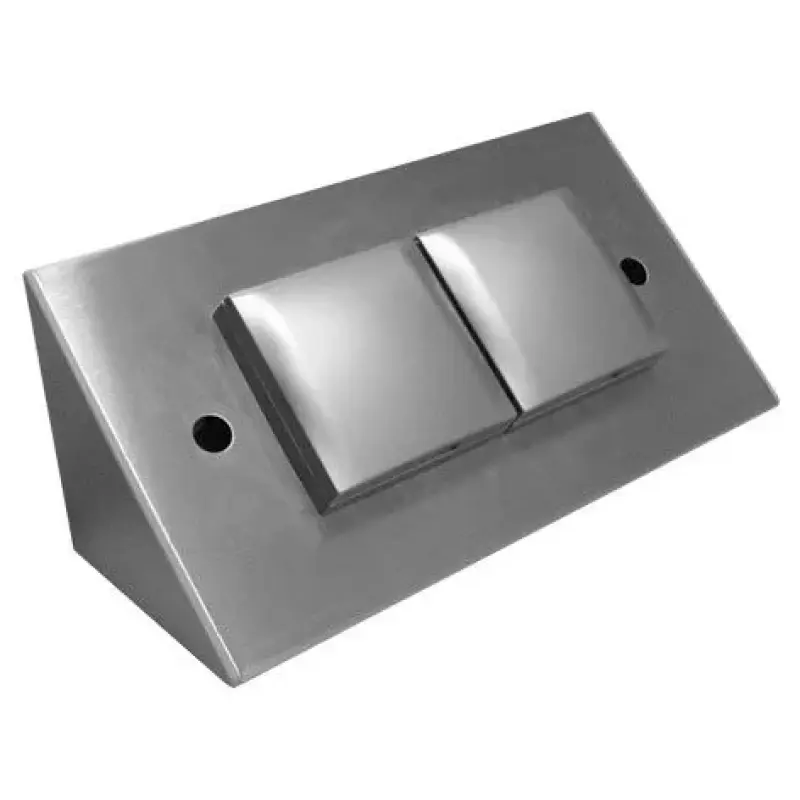 Stikkontakt med 2 stikdåser udstyret med klapdæksler jord ST3900ST